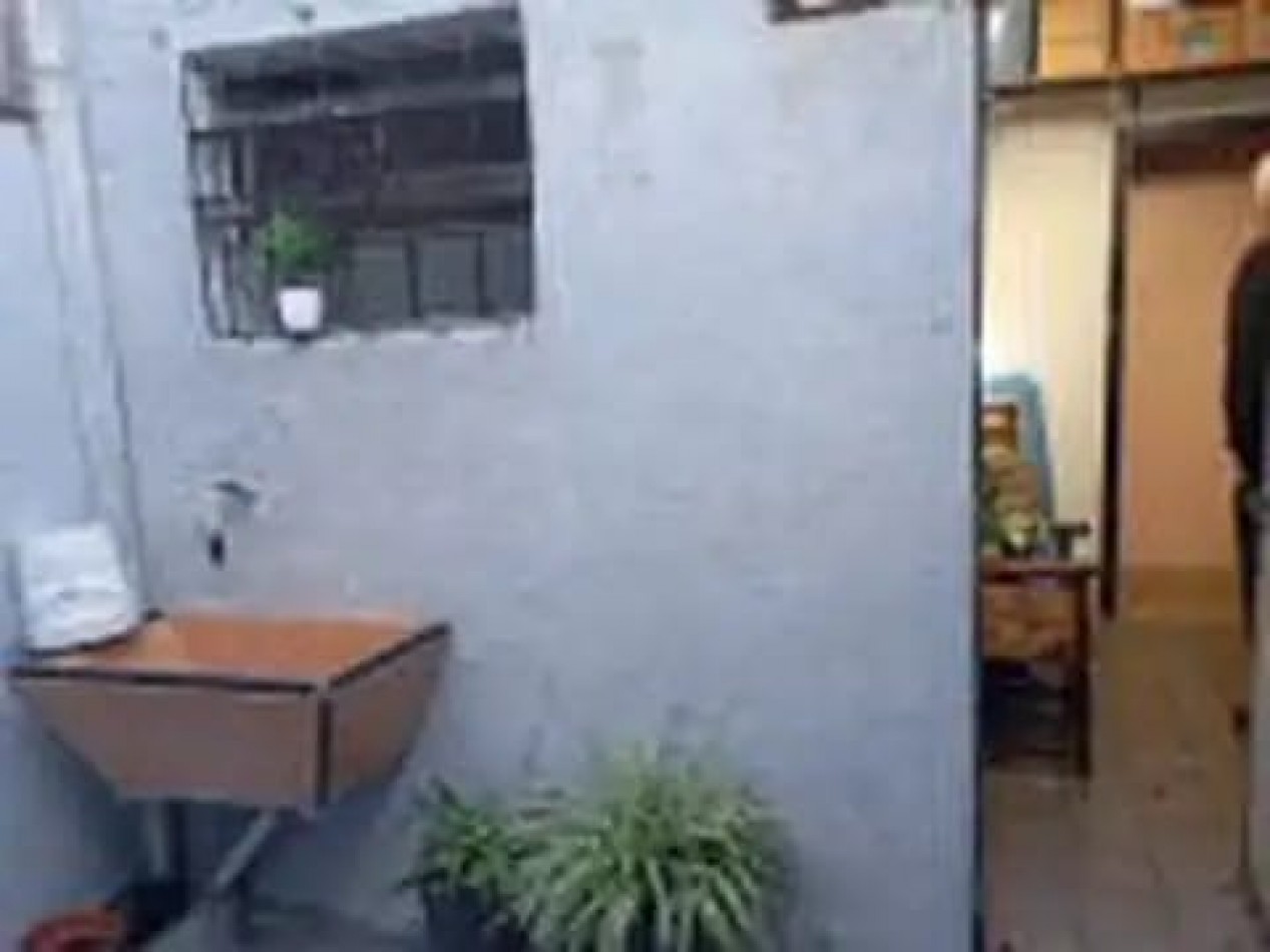 Cerrito 1500 - Casa 3 amb. Garage 120 M2 y Local en Esquina 50 m2. OPORTUNIDAD