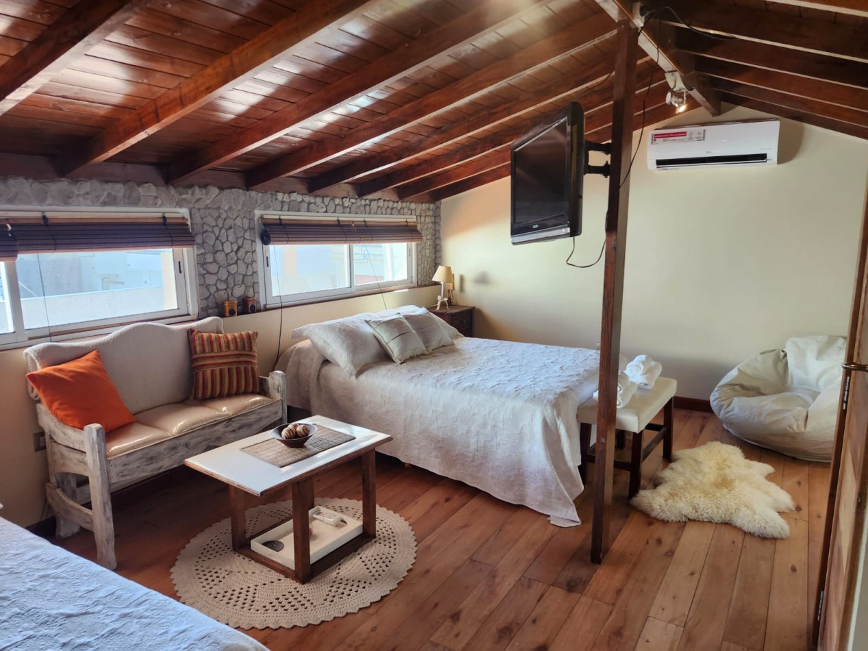 CASA EN BARRIO LOS PINARES / ALQUILER TEMPORADA / ¡ TU REFUGIO DE VERANO SOÑADO EN MAR DEL PLATA!