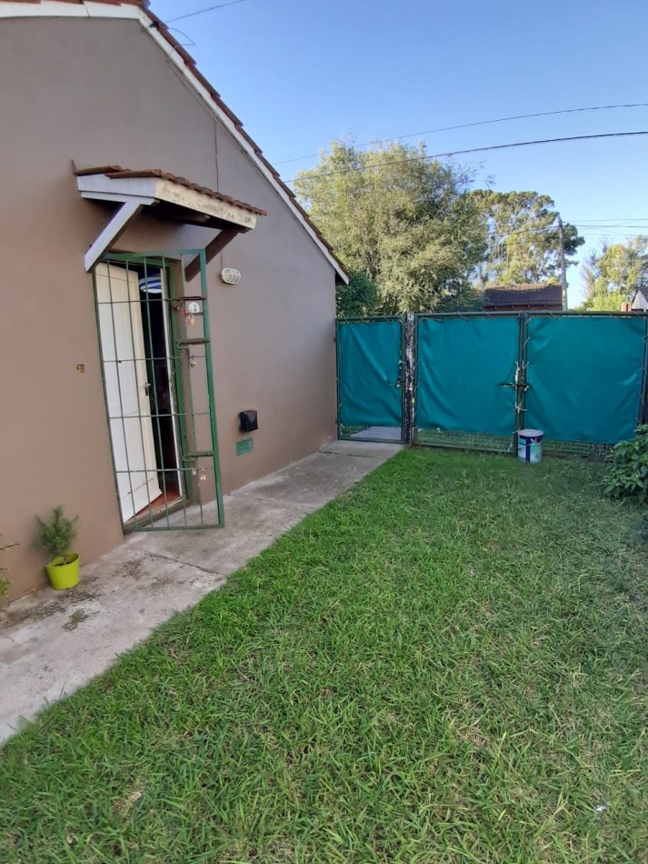 BARRIO DON EMILIO / ALQUILER 12 MESES / CASA TRES AMBIERNTES CON JARDIN