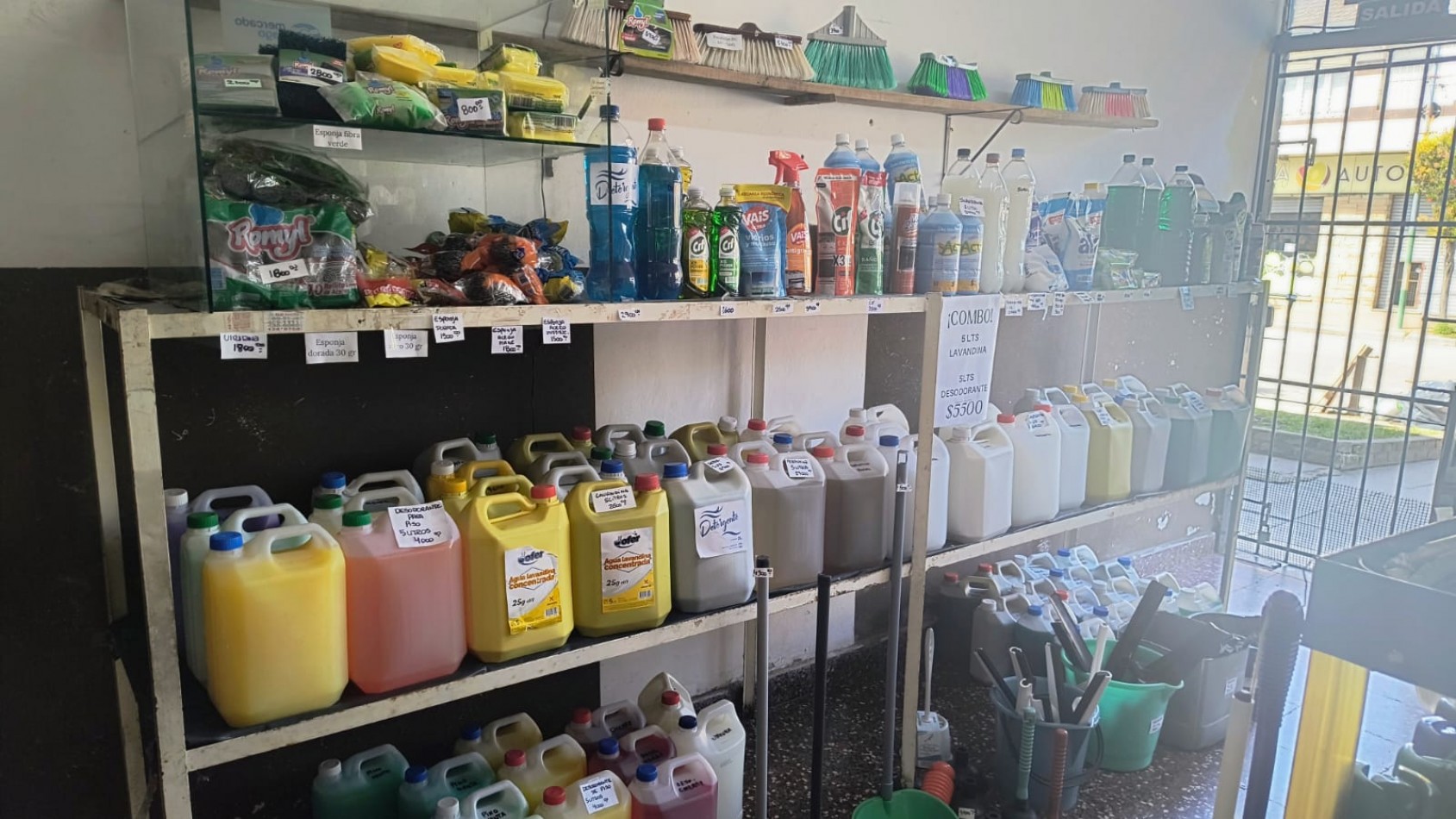 Fondo de comercio: Perfumeria y Limpieza / Sobre Calle Cerrito y Rosales. / Barrio Cerrito San Salvador.