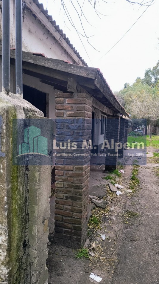 Barrio Felix U. Camet / VENTA EN BLOCK / Chalet + Departamentos + Galpones. 