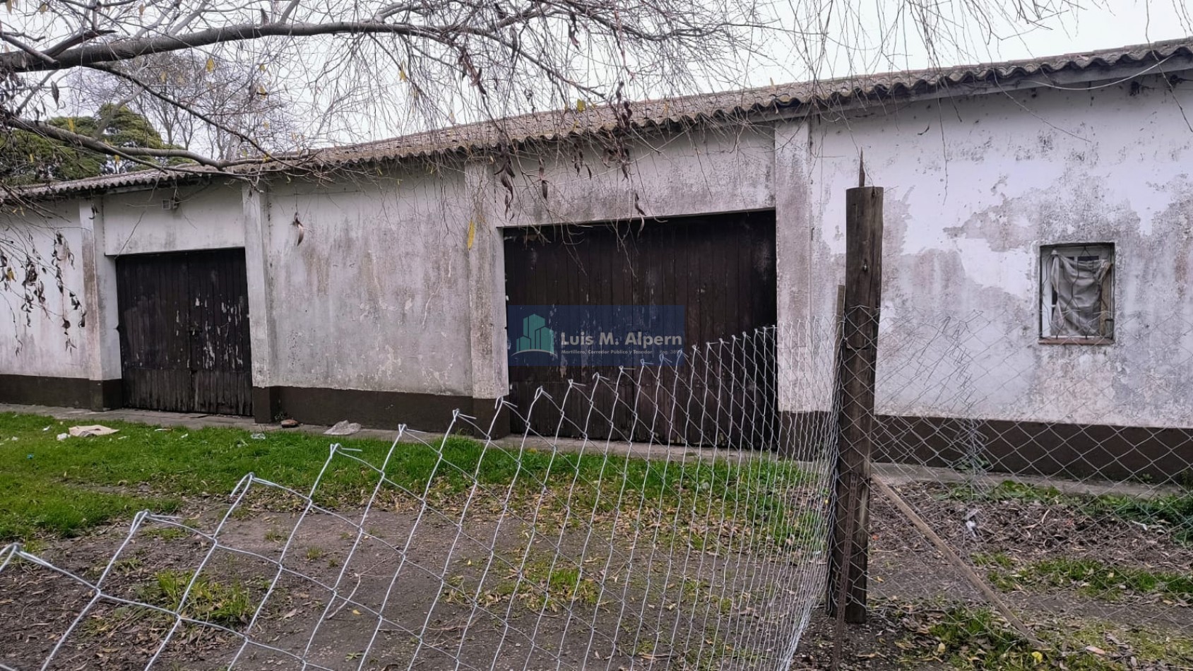 Galpones (dos) + departamentos (tres) VENTA 