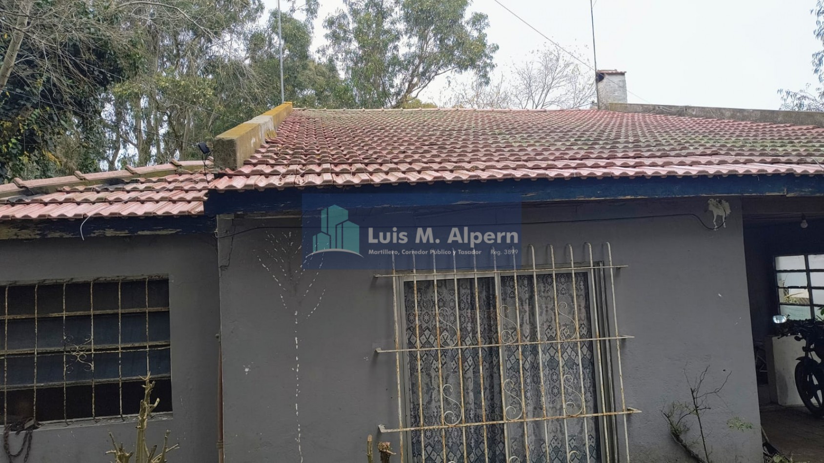 Barrio Felix U. Camet / VENTA EN BLOCK / Chalet + Departamentos + Galpones. 