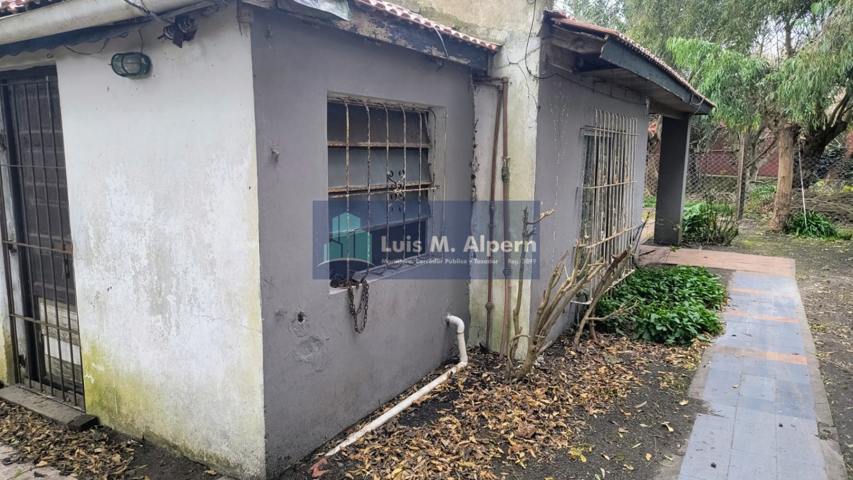 Barrio Felix U. Camet / VENTA EN BLOCK / Chalet + Departamentos + Galpones. 