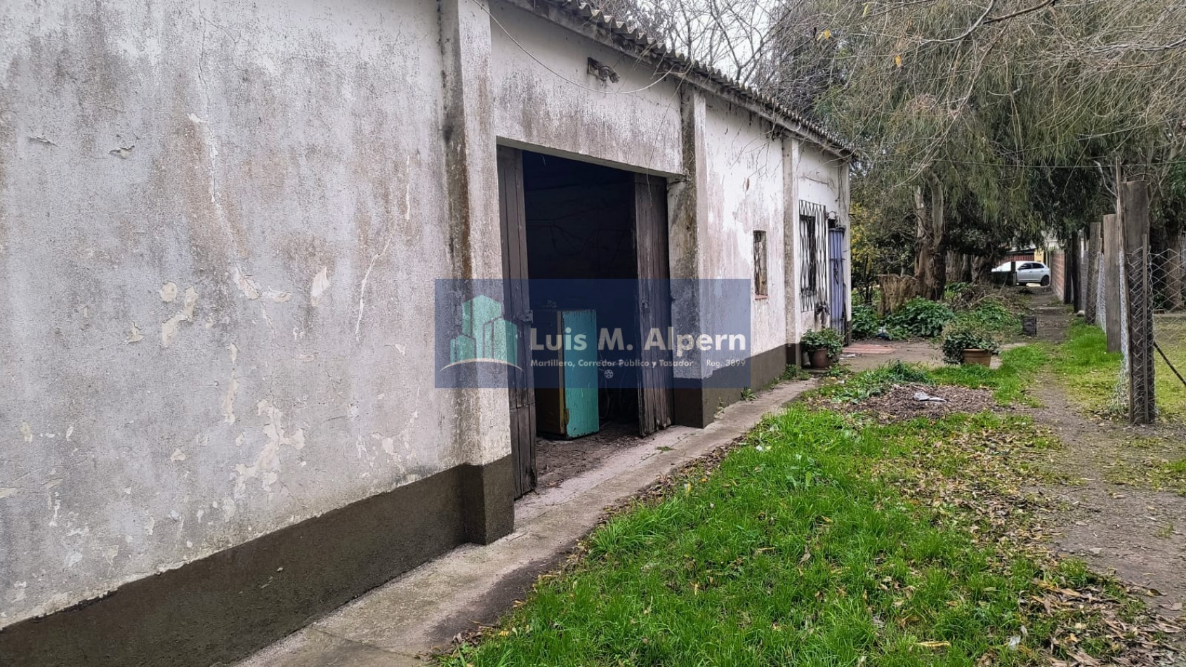 Barrio Felix U. Camet / VENTA EN BLOCK / Chalet + Departamentos + Galpones. 